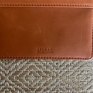 Leeman Genuine Calfskin Leather
Card Holder
Small wallet Brown